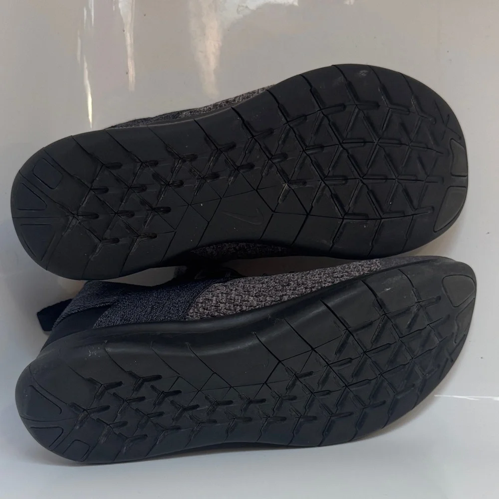 Nike Free Black and Dark Gray Knit Running Sneakers - Picture 4 of 4